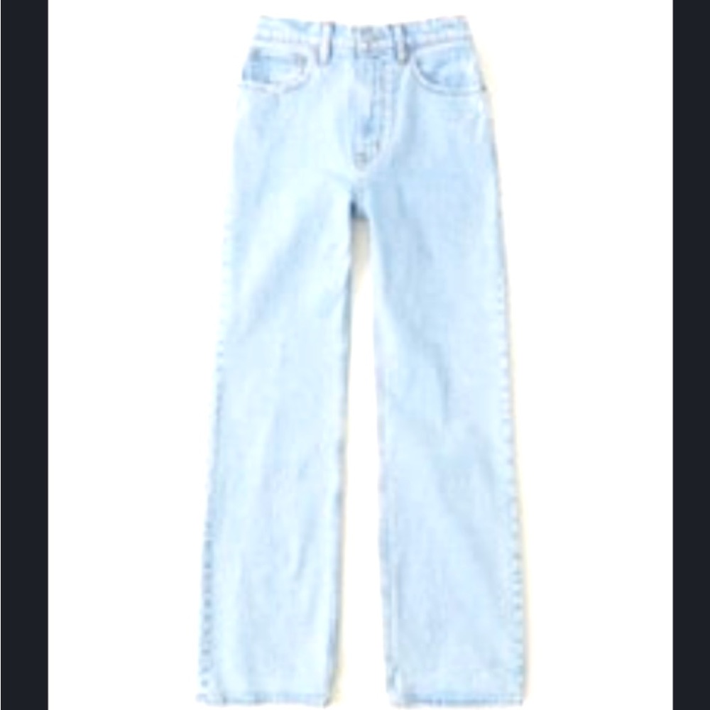 NWOT High Rise 90s Relaxed Jeans - light wash (4s)